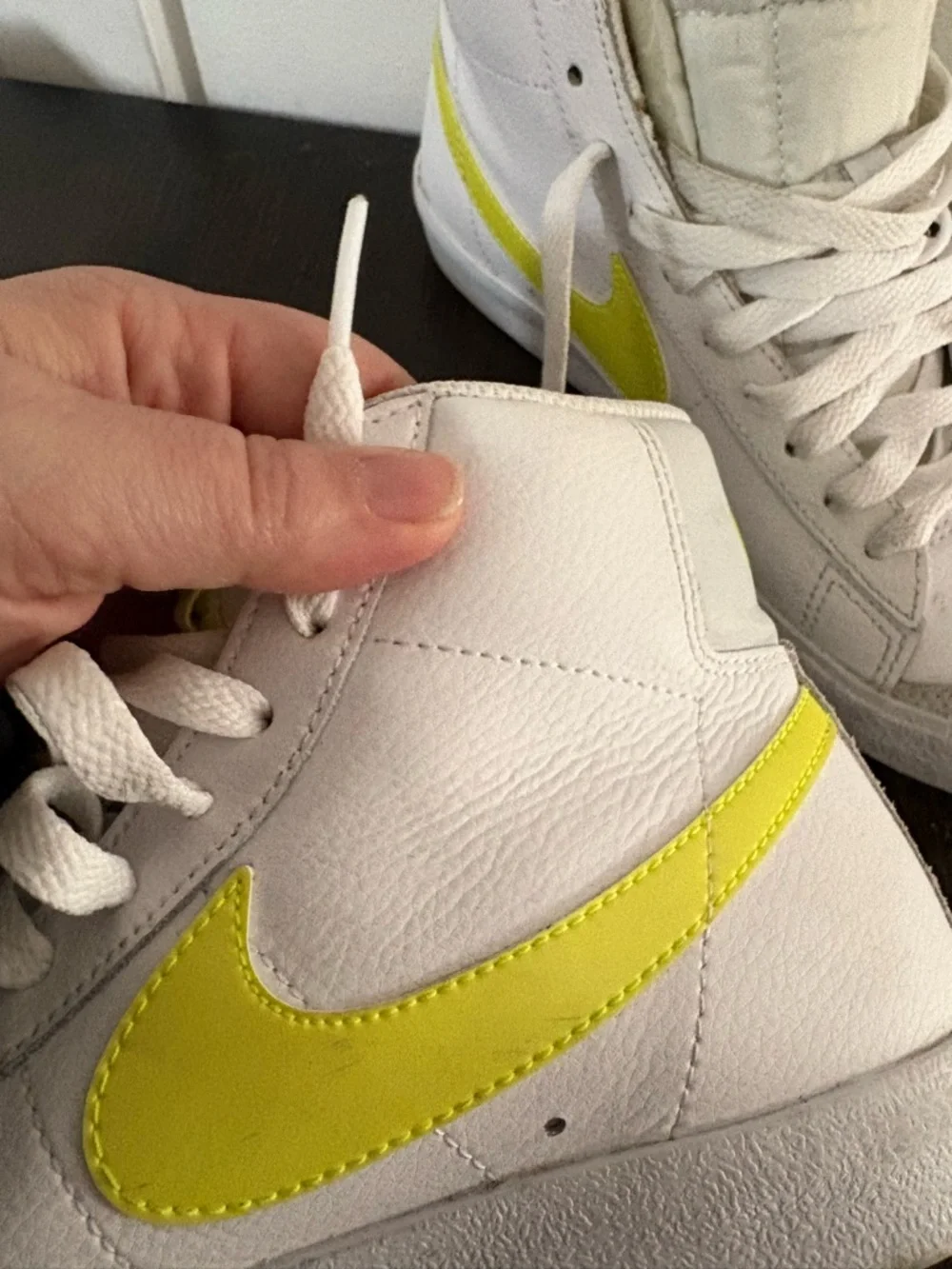 Nike High-Top Sneakers with lemon Yellow Swoosh - Picture 3 of 7